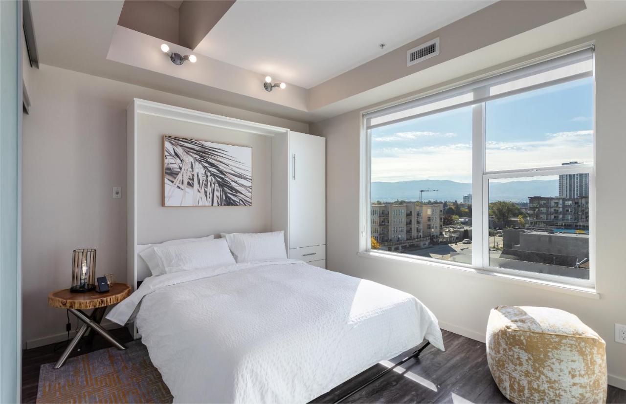 CORNER NEST - BRAND NEW LUXURY 2BED CONDO in DOWNTOWN Kelowna Exterior foto