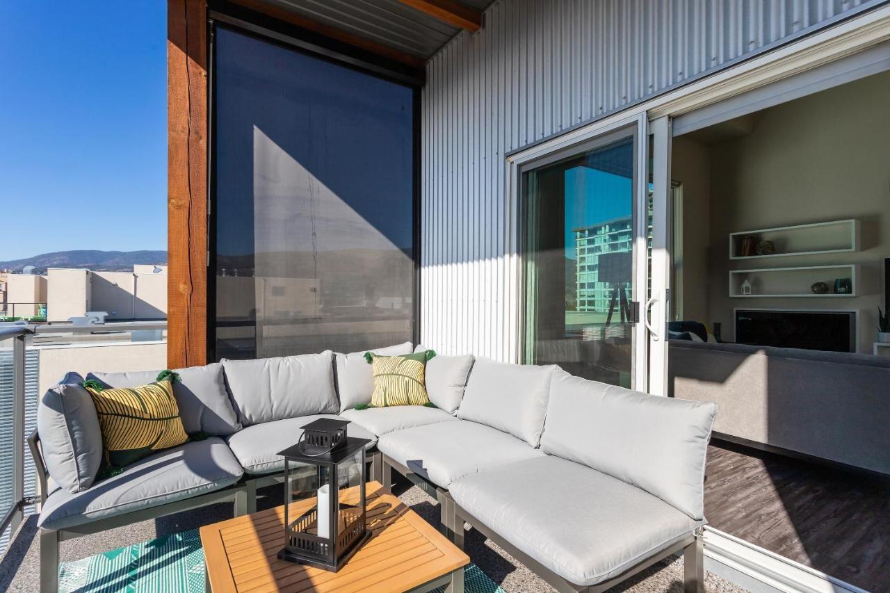 CORNER NEST - BRAND NEW LUXURY 2BED CONDO in DOWNTOWN Kelowna Exterior foto