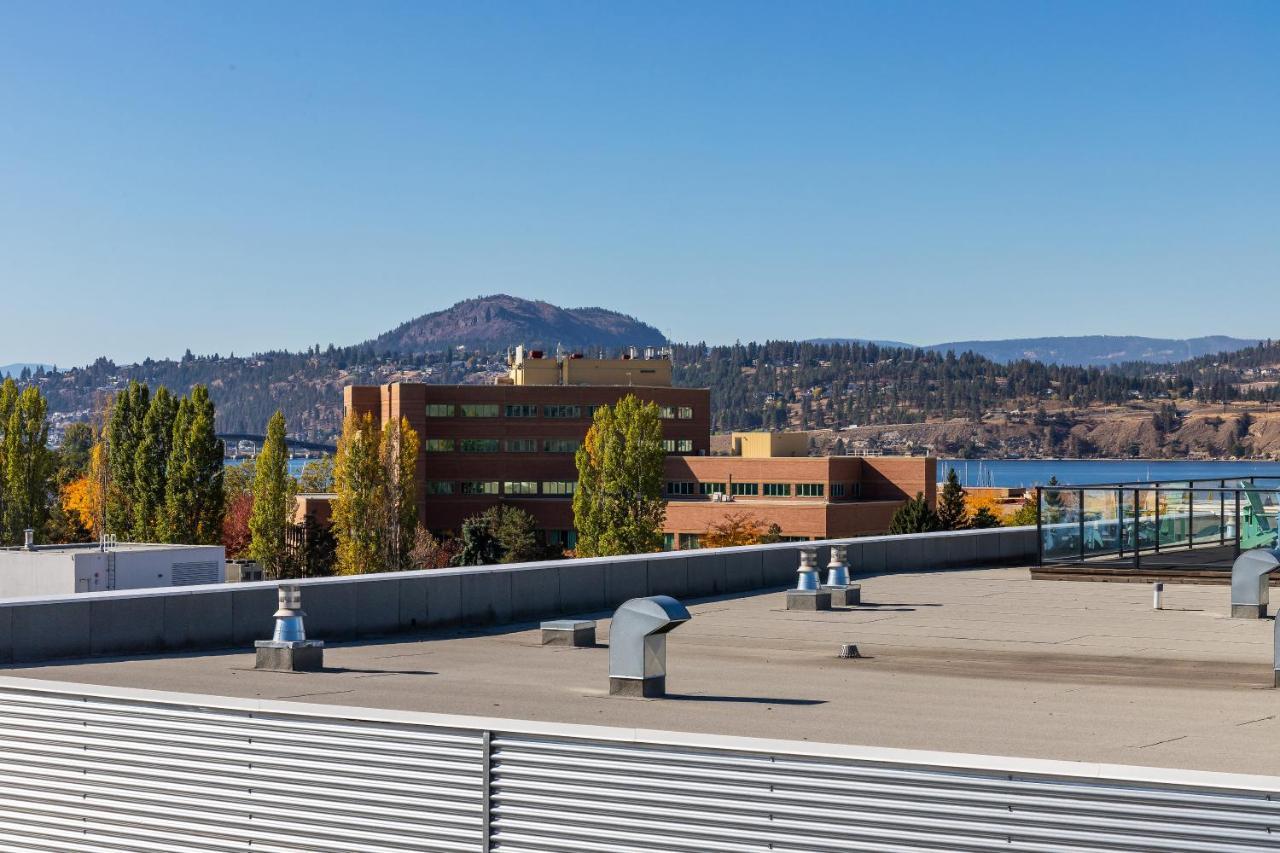 CORNER NEST - BRAND NEW LUXURY 2BED CONDO in DOWNTOWN Kelowna Exterior foto